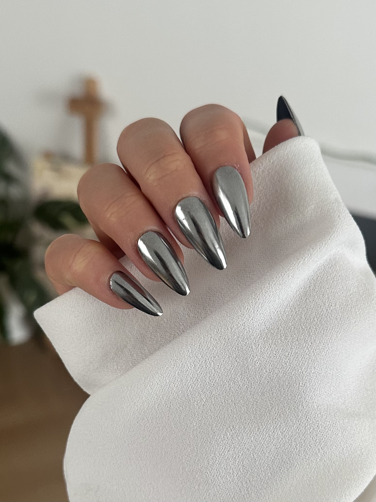 Silver Chrome Migdał – Paznokcie Press-on Handmade