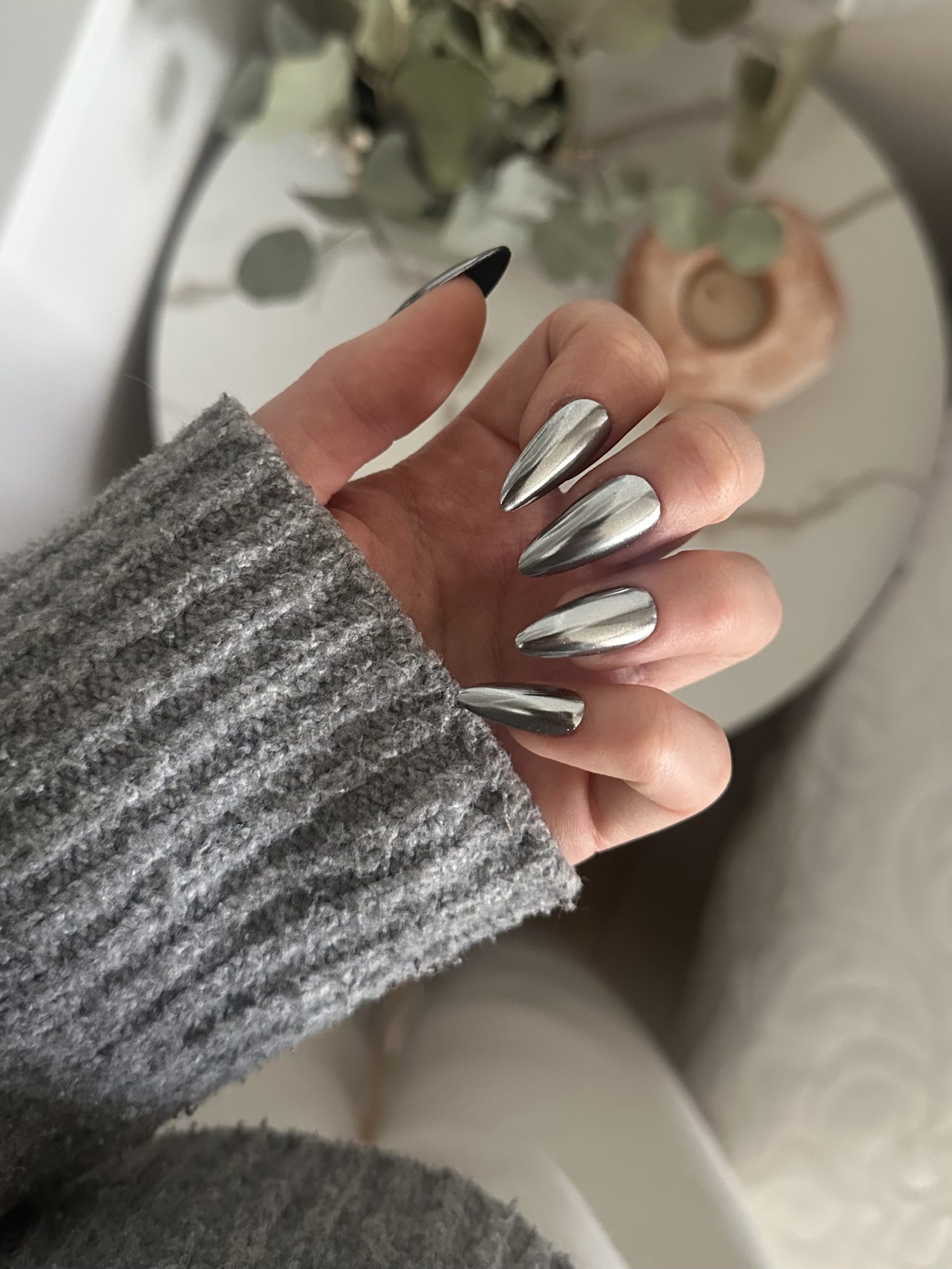 Silver Chrome Migdał – Paznokcie Press-on Handmade
